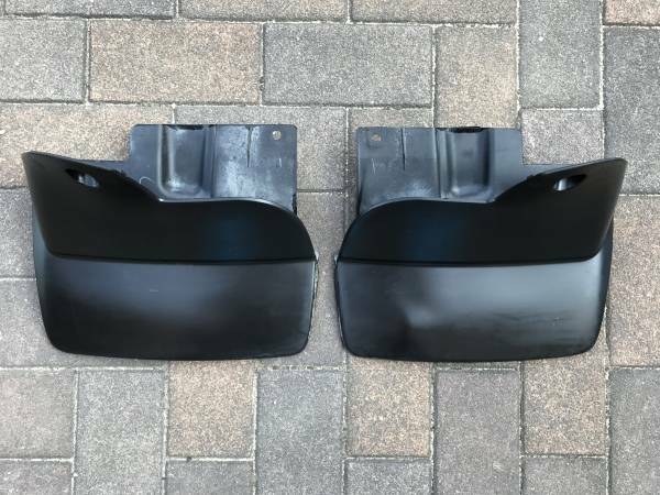 Genuine Land Cruiser Front Mud Guards Flaps 76621-60080 / 76622-60070 F/S Toyota