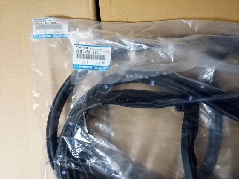 Genuine MX-5 ROADSTER WEATHER STRIP NA01-58-760J / NA01-59-760J F/S Mazda