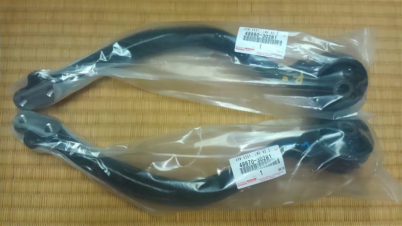 LEXUS GS300 GS430 GS400 LEFT & RIGHT LOWER FRONT SUSPENSION ARM SET GENUINE